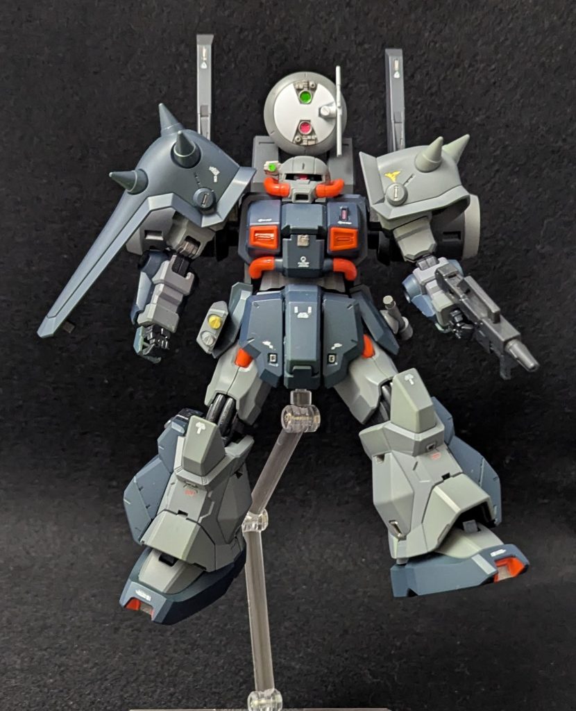 サイドアーマーにはグレネードランチャーとビームサーベルを新たに装備グレネード弾は金が閃光弾銀がスモーク弾となっており狙撃後の離脱に使用される