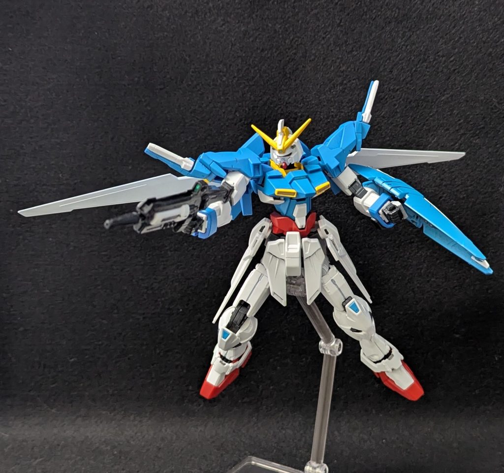 今回のモチーフテーマはビルドシリーズのアニメの主人公機のようなガンプラですヒロイックなシルエットとスタンダードな構成を意識しましたカラーリングも明るいブルーと普段使わない黄色を差し色に使ってある意味でオモチャ感のあるカラーリングにこだわりました