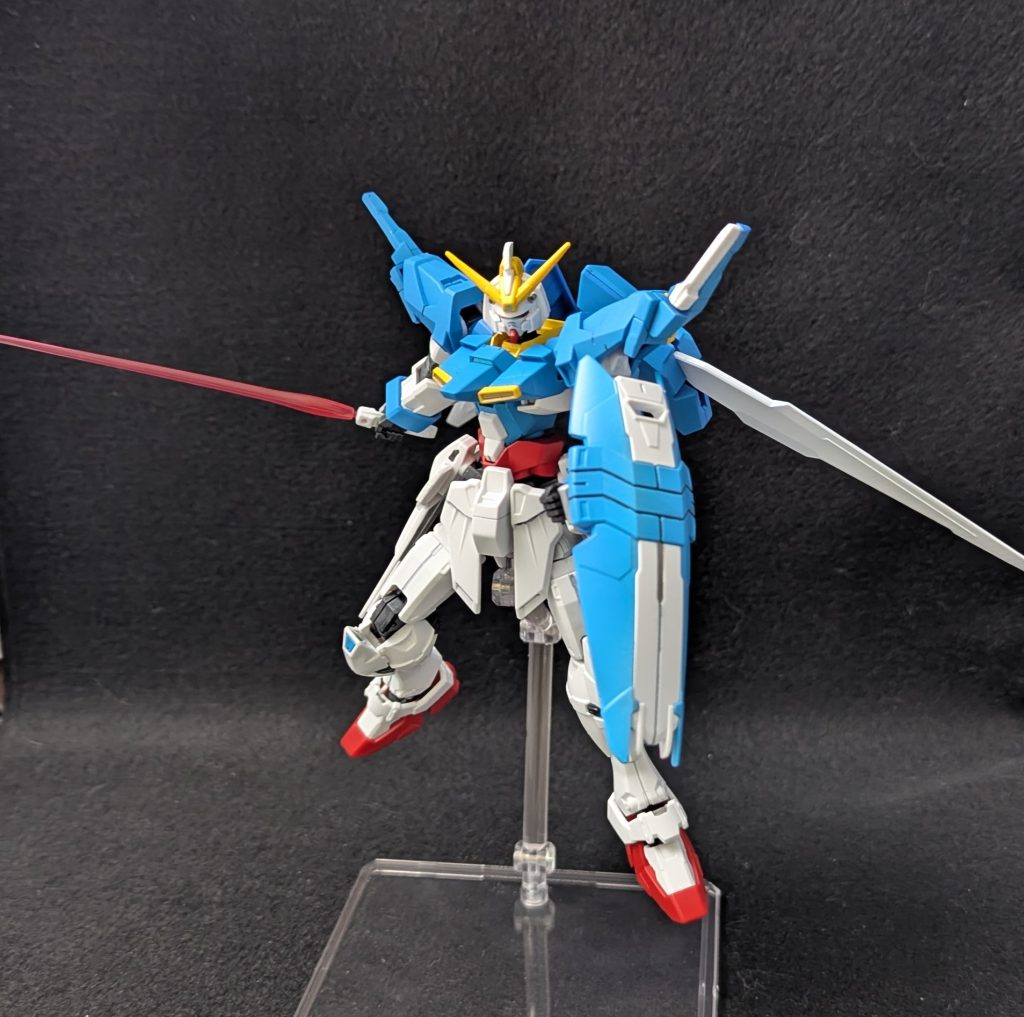 肩のビームサーベル抜刀！ビルドストライク、Gセルフ、GP01あたりの主人公機っぽいイメージでAGEFXのボディを使いたくてそれをコアに寄せ集めに見えないようにバランスよくなるようにパーツを探しました