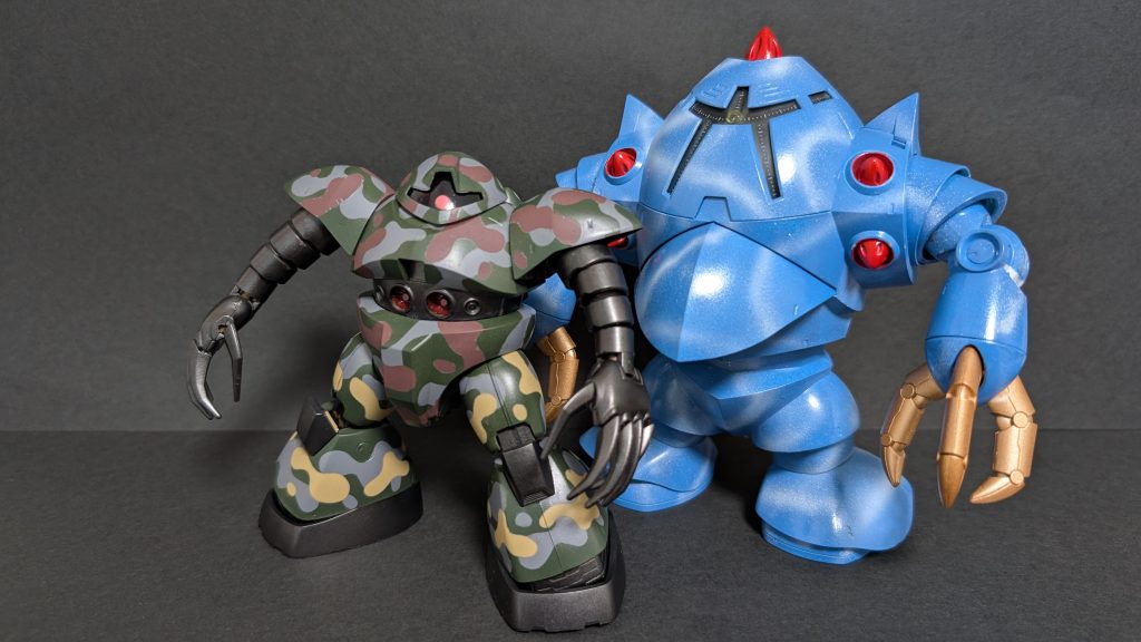 水中迷彩塗装のゾックとツーショット！