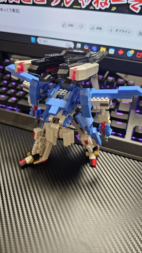 ビームキャノン構え。バックパック本体も動きます。頭外した理由の1つがこれです、頭あるとこれ出来ませんw小さく作りたかったですw···
