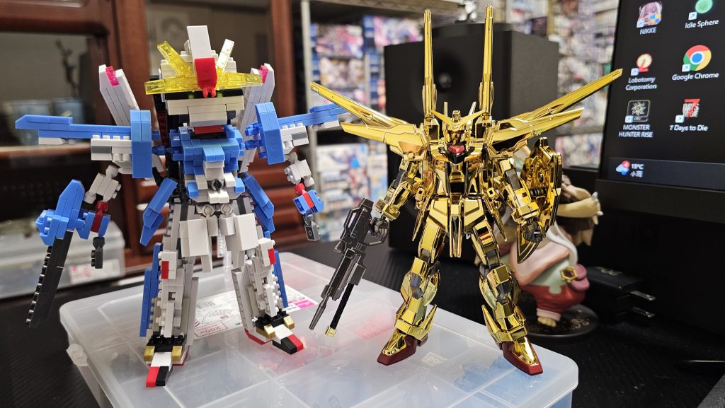 大きさはHGよりわずかに大きい程度。頭なしなら割りととんとん?w