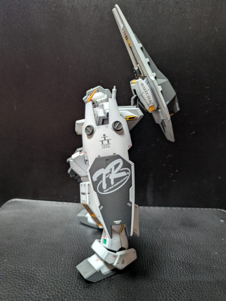 シールドも0083からの流用シールドですがかなりマッチしてますよね。