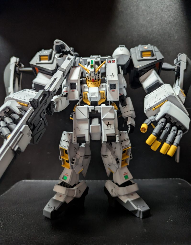 フレームに収まりきらないよ。サイコガンダムの腕を流用って誰が考えたのよ、なのにかなり構造は進化してるとは!