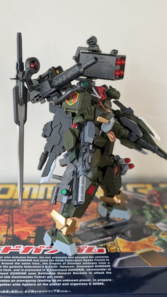 このアングルがお気に入り。右後ろの武装が我ながら上手く組み合わせられたと、満足してます。