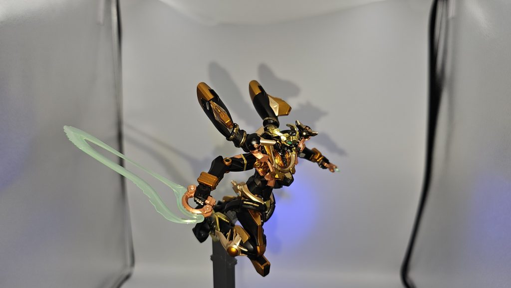 カメラアイはスミイレ筆で頑張りましたwここだけはアイだけ別パーツとかにして欲しいと思いましたが、まぁ眼の周りのデザイン的に難しかったでしょうねw