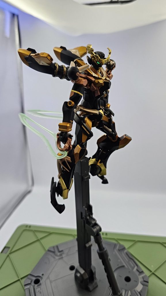 ブレード装備やはり逆手持ちせざるを得ない。