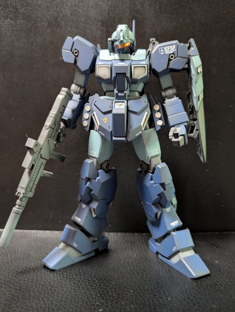 シェザール隊仕様のジェスタです。ジャンク品で格安入手できました!ただ武装が無かったためキャノンからライフル借りてます。自分の中での劇中のイメージだとUCよりかなり青みが強めなのでちょっとカラーも調整しました。