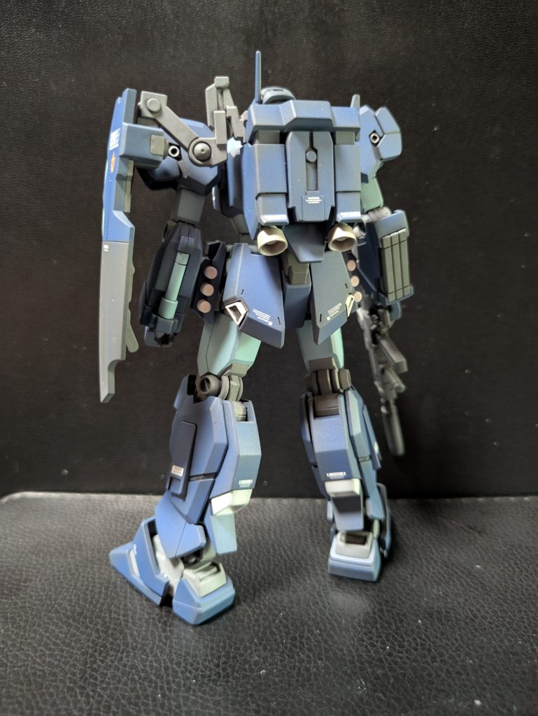 黒立ち上げで軽めにグラデーションかけました!もう1機B.C仕様入手して武装揃えたいですね。もちろんA装備も欲しいです。