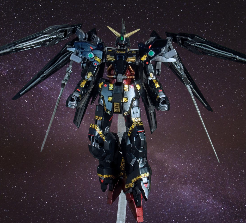 ウイング広げたポーズこんな感じの登場シーンはおなじみですがかっこいいですよね!最初は白をベースで作ろうかと思ったんですがそれだと黒くない、黒騎士カルラに見えそうだったのでこっちの色をベースにしました。