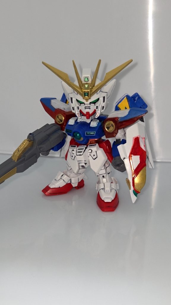 そして塗装をして完成✨その……シールドの塗装がすごい汚いですごめんなさい😞💧黄色の部分はほとんど金にしてみました✨