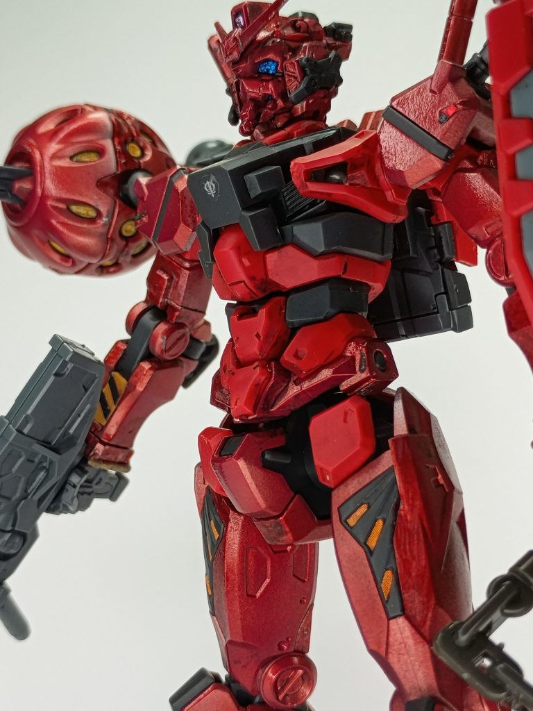 全部塗らず、成形色も活かしました。