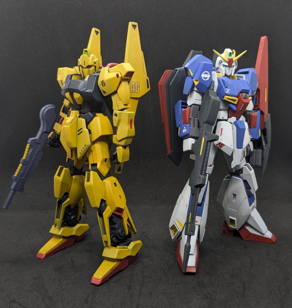 過去作のZガンダムと。どちらもニコイチで作成したキットです。