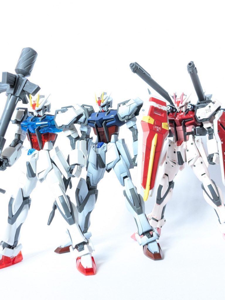 うちにあるストライク達と比べて。やはりエントリーグレードはシュッとしていてシャープな感じですね、ルージュはこちらから↓https://gumpla.jp/hg/2333863ソリッドクリアはこちらから↓https://gumpla.jp/eg/2170349