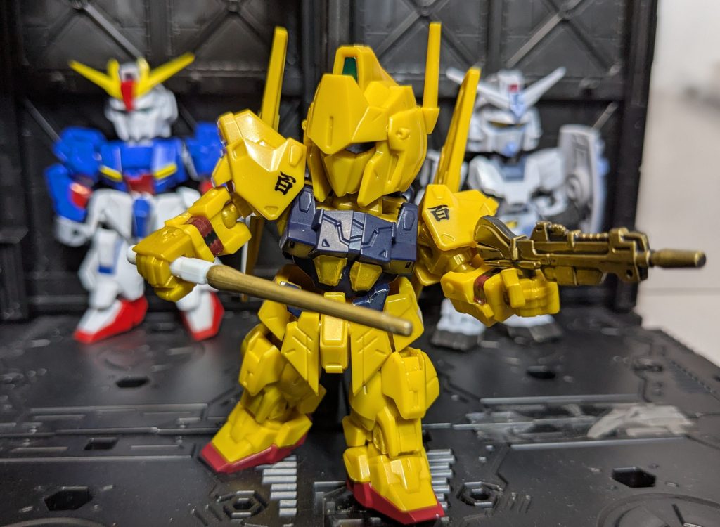 サーベルとライフルは金色に塗ってみました。サーベルはマークIIのものを使用