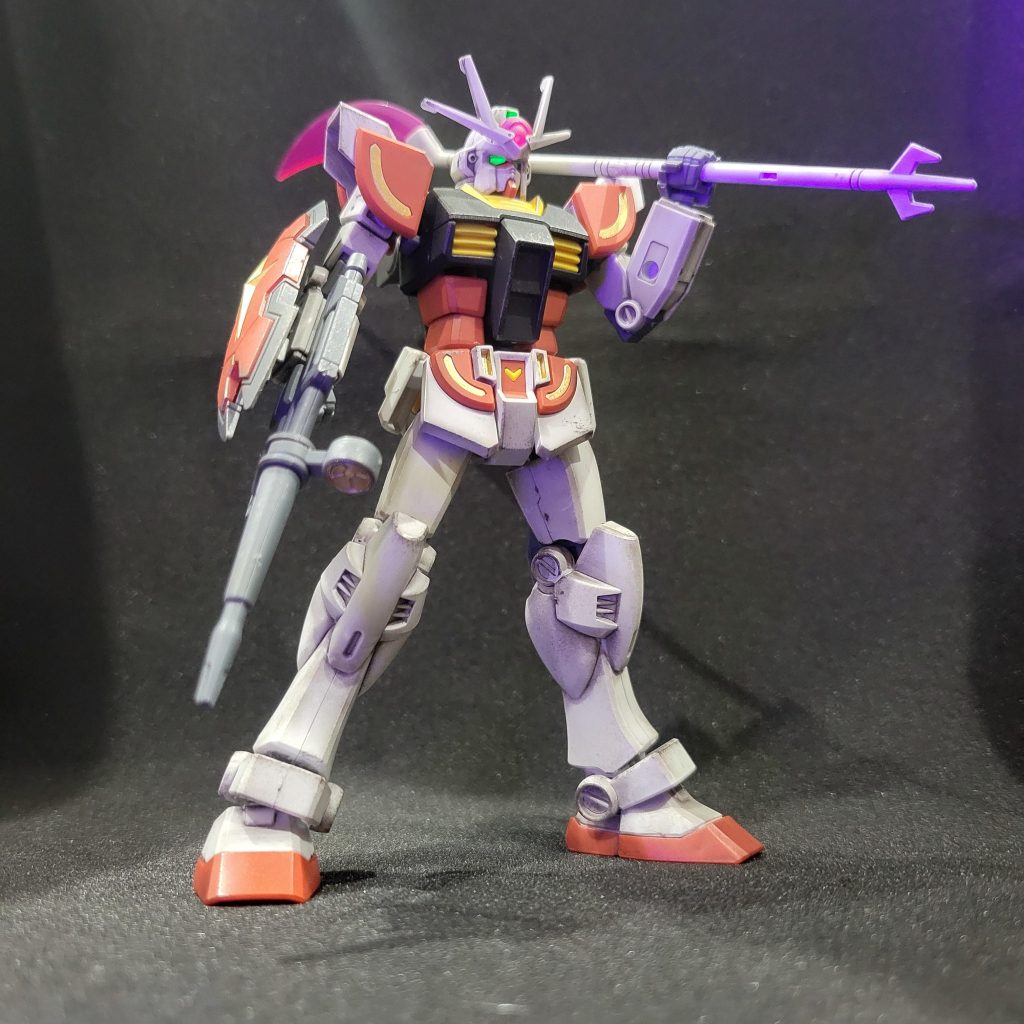 分からない所は手伝い、基本的には本人が自力で組みましたEGだと子供にも優しいですねバックパックとライフルのカメラは本人のチョイスです、カメラアイは蛍光塗料でブラックライト当てると光ります子供は光ると喜びますね