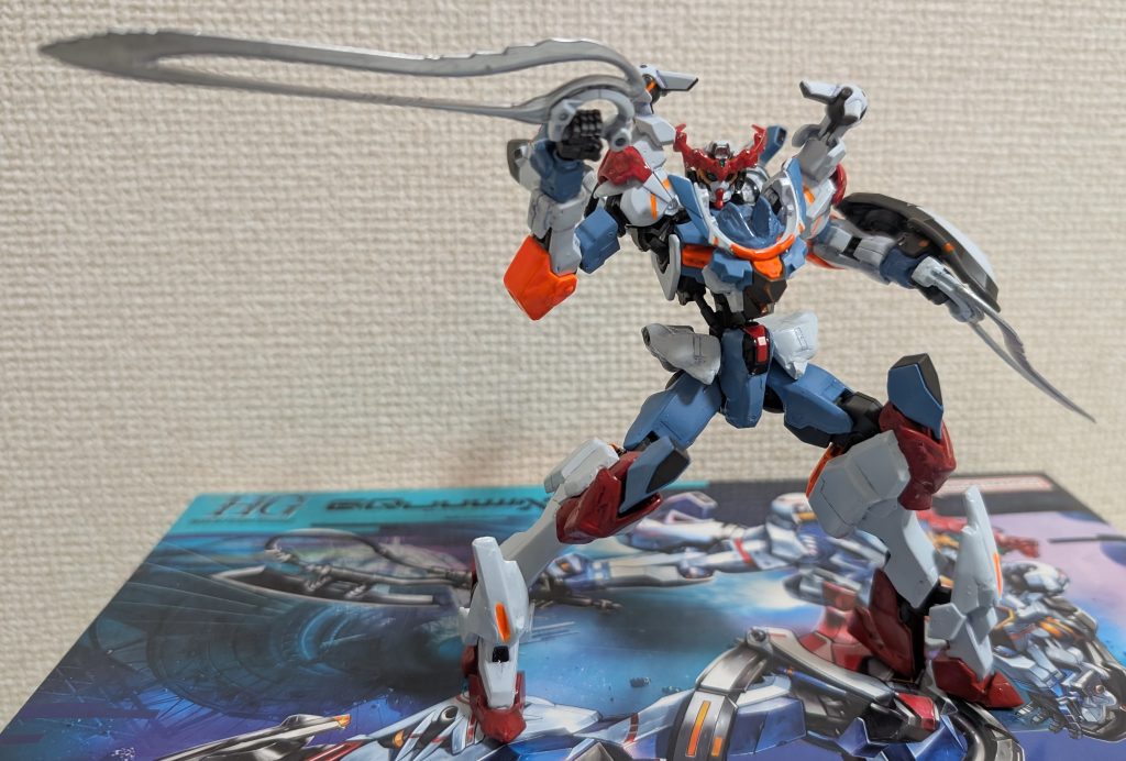 逆手持ちサーベル。