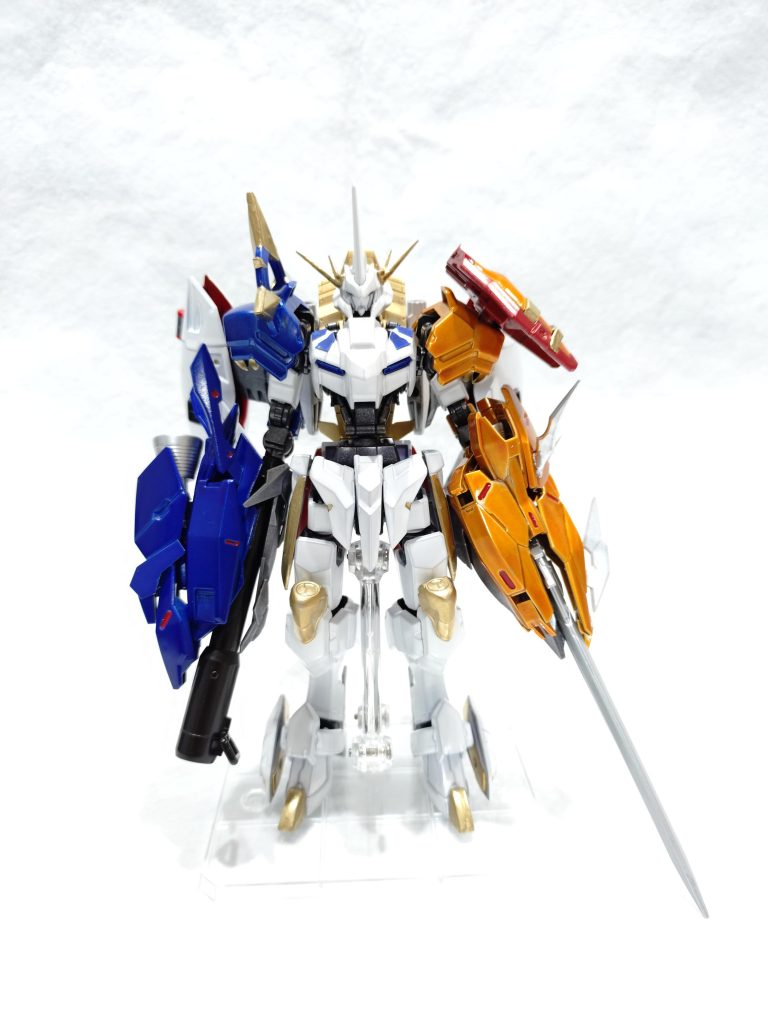 正面からウィングスラスターは閉じた状態です。