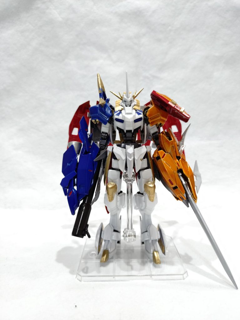 ウィングスラスター展開状態オメガモンといえばマントだと思って意識しましたが、思ったよりウィングが小さくて目立たない…