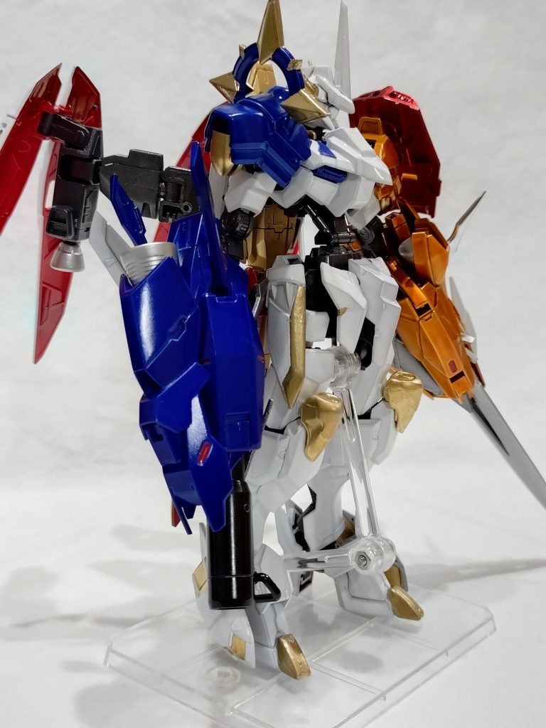 ガルルキャノンも主にミカエリスを使いました。シナンジュ・スタインのバズーカとウィングゼロのシールドにミカエリスのパーツを合わせました。肩のトゲは30MFのパーツを流用。