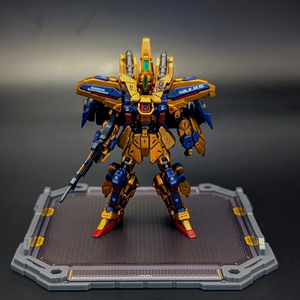 正面。今回は拘りとしては金色塗装とリフレクターパネルの「百改」の手書きマーキングです😎とくに手書きマーキングは生まれて初めてやったので、中々に難しく10回ほどは書き直しました笑正直納得はいってないんですが、遠目からならなんとか漢字に見えるので、ヨシッ👉ということにしておきます🧐