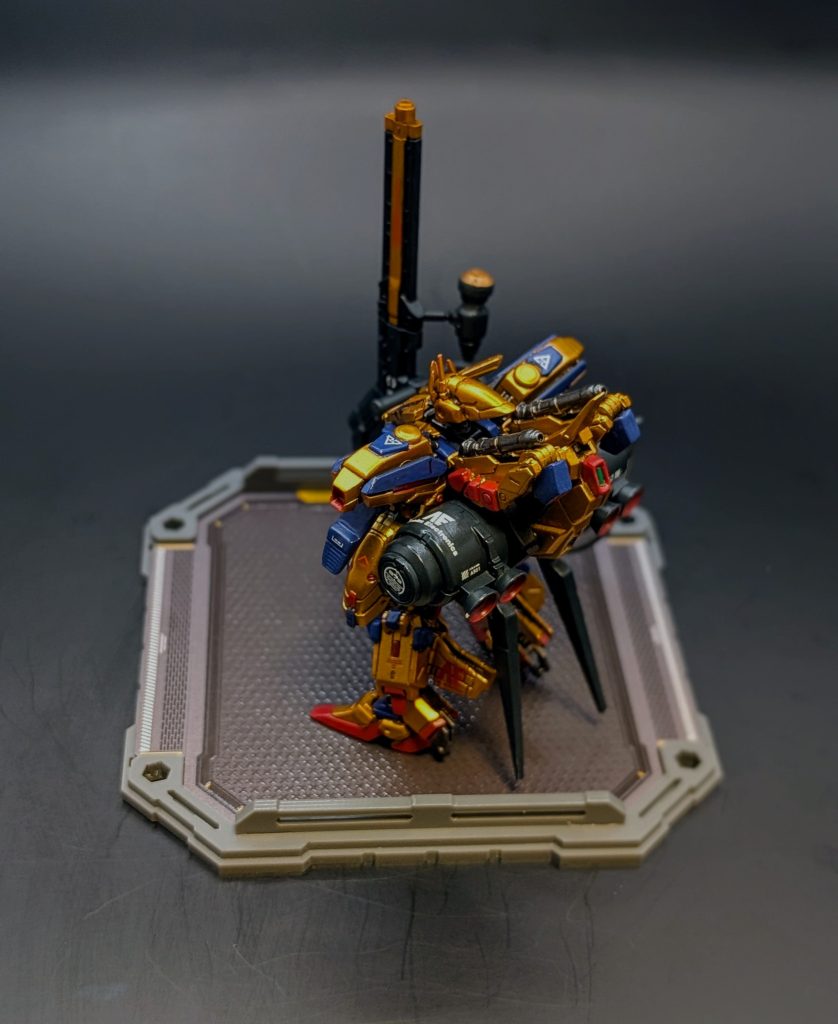 拘り②。デカールは最初あまり貼らなくていいかなと思ってたんですが、貼り出したら楽しくなってきていつもより多めになりました😊アナハイムマークをいつもと違う角度から貼ってみたりいろいろやってます。塗装の粗もちょっと誤魔化せるので結果オーライか…😎