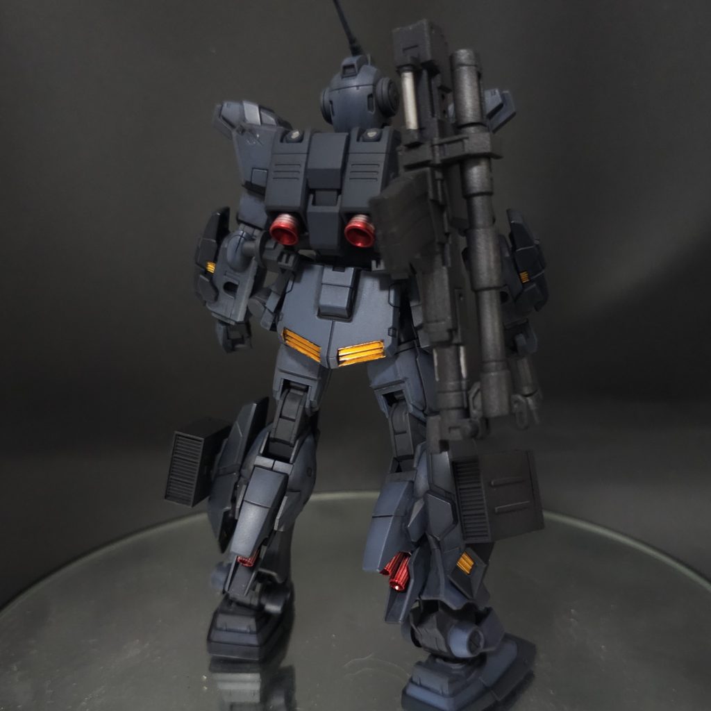 バックパックや武装を付けるとマントは取り付けできません(笑)マントの形が悪くなるので(^_^; 梅雨なんで時間があればガンプラ作り‼️