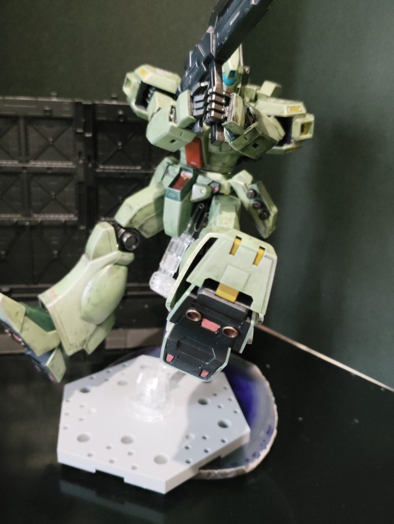 足裏も塗り分けしました。そして、謎輪っかを貼り付けてそれっぽく