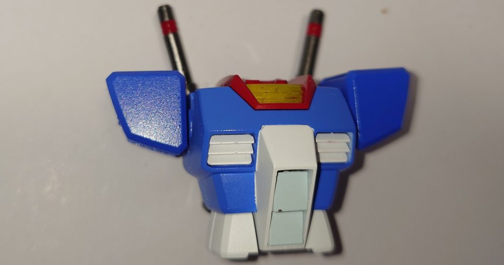 首輪の赤と鈴の黄色を無理矢理。腹部下部やダクトを白にしたのはちょっと後悔してる。青が良かったよね。