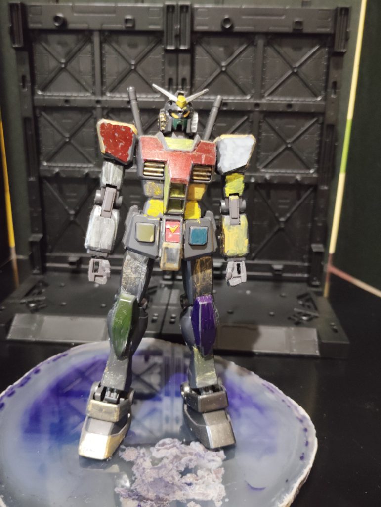 フリーハンドでスジ彫りするという無茶しやがってをする。胸元ですわかります？楽しいですね(gundam-kao6)