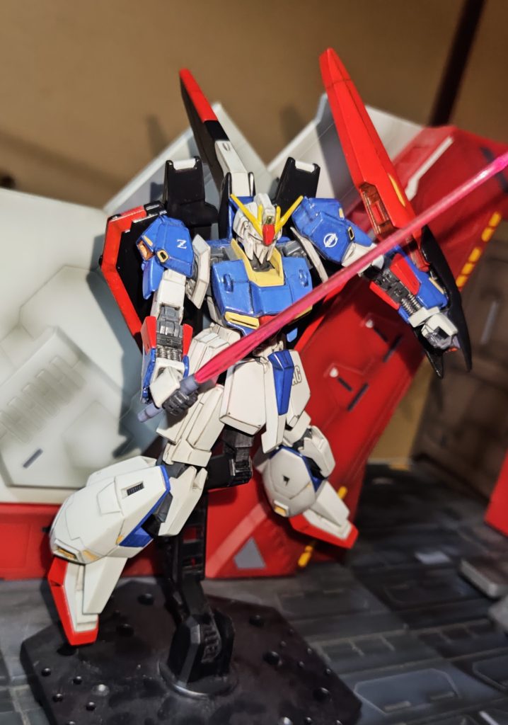 ビームサーベルで攻撃態勢のZガンダム!カッコいい!😊👍