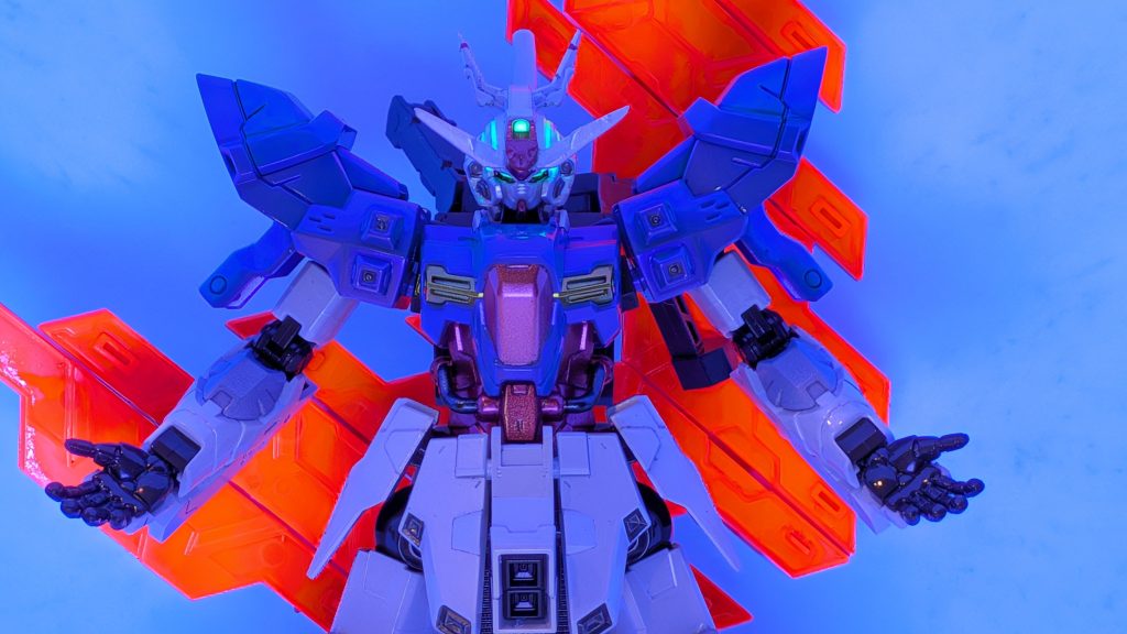 ブラックライト一番光っているのは、ガンダムマーカーの蛍光グリーン（笑）