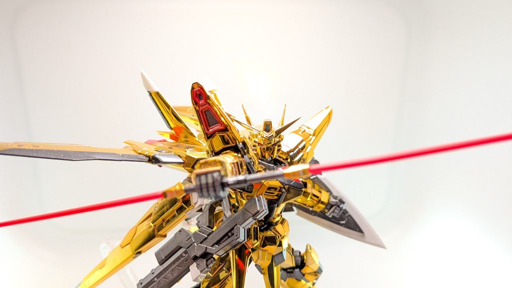 肩関節の可動がスゴイです。シールド保持にも自由度があります。そういやシラヌイ、競争率エグかったですね……。5次でようやく入手できました。届いて作成できたらアップします。