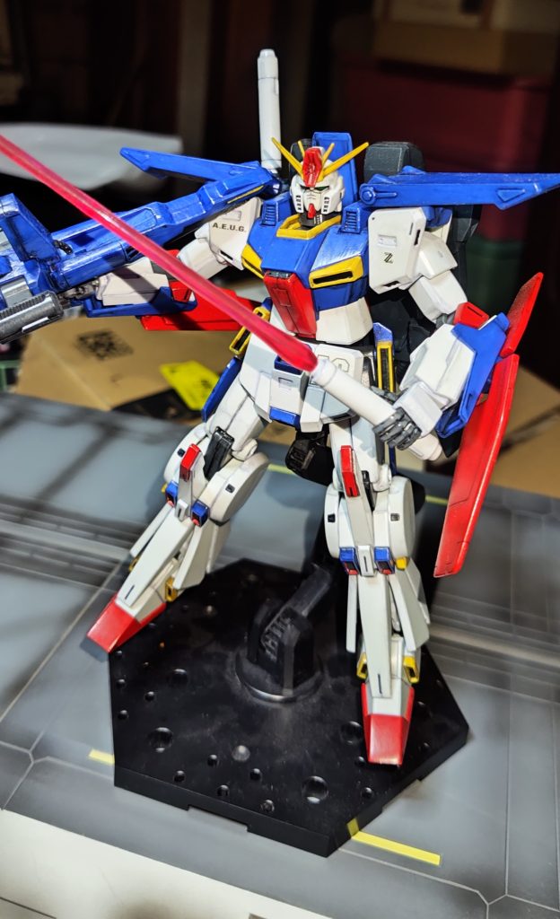 そしてこのZZガンダム、皆様見てください、なんと左手で、ビームサーベルを持てるようにしました😊どうやったかですが、トライオンスリーを買いました!😊バンダイさん、最初から付けといて下さいよ!😅