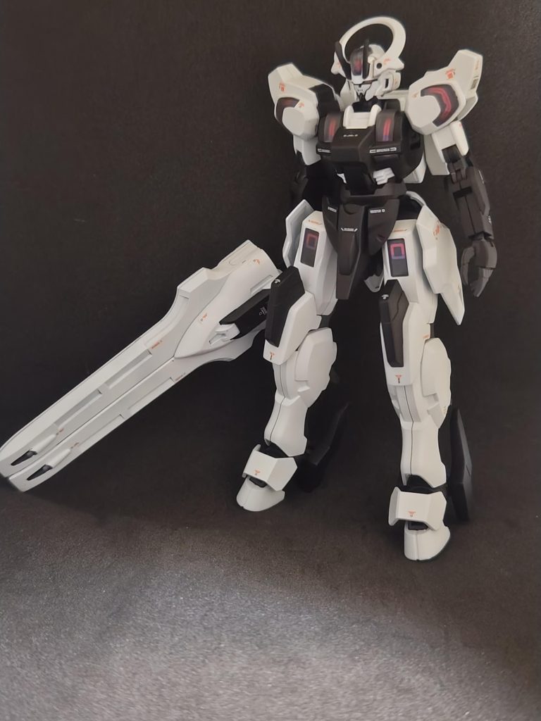 武器の先端の銃口はコトブキヤのパーツにしてみました。