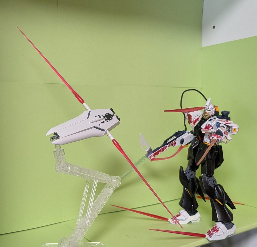 じつはタテもシールドファンネルです。シードフリーダムみておもいつきました。シールドのうえにアムバックがあってそれでとんでたたかいます。