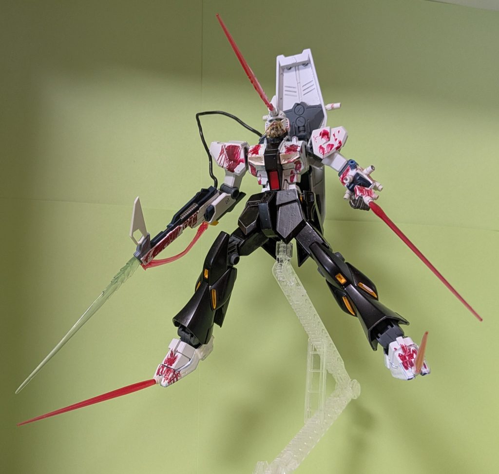 つまさきのビームサーベルのキックで相手をきります。