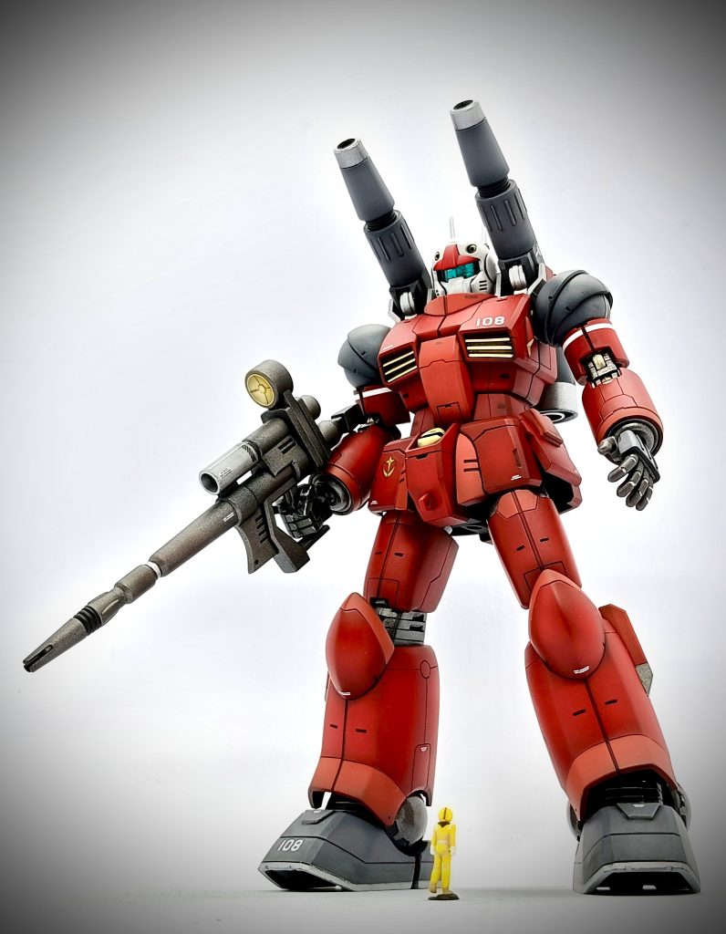 説明書写真を真似たポーズで。比べて頂くと違いがわかりやすいかも。ビームライフルも色を増やすだけで情報量🆙