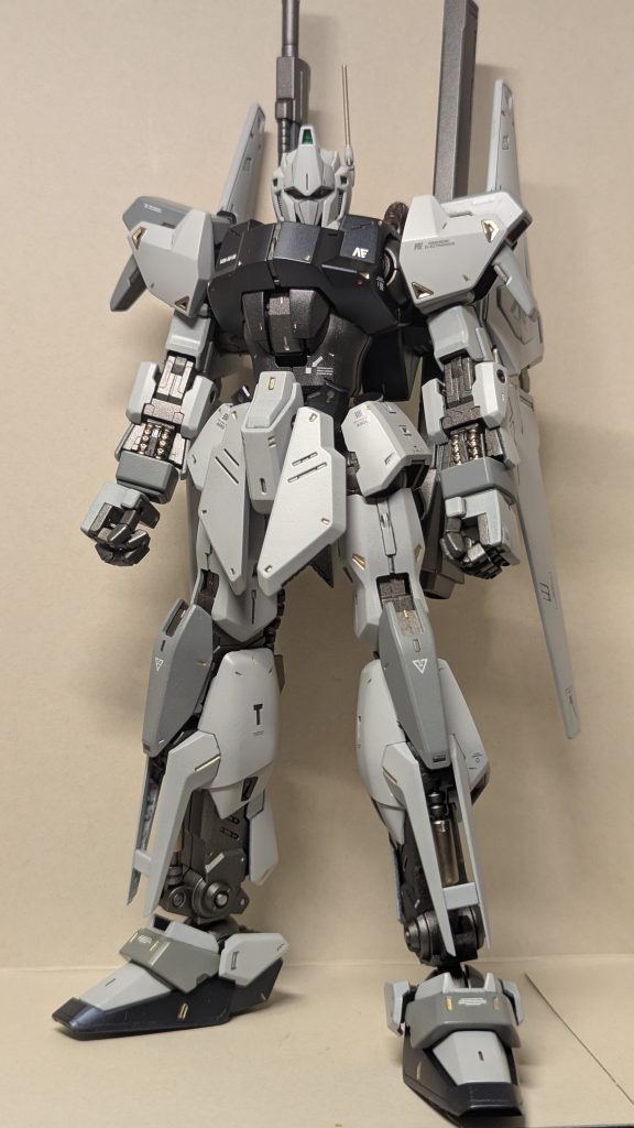 クワトロ「…いやそれ、前世だし…」と言うやり取りがあったかどうかはともかく、耐ビームコーティングオミット風 百式です。イメージカラーはδの系譜、デルタプラスです。