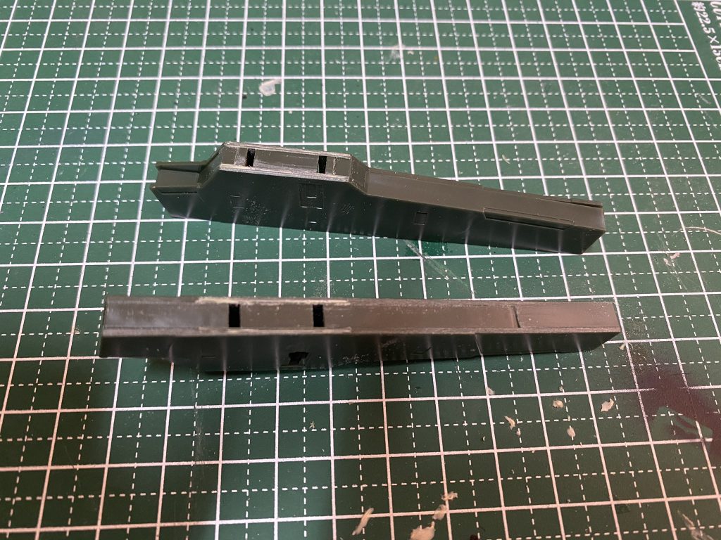 主な加工ポイント:サバーニャのホルスタービットの連結を解くため、間をニッパーで切断。大量なので無心で実施。