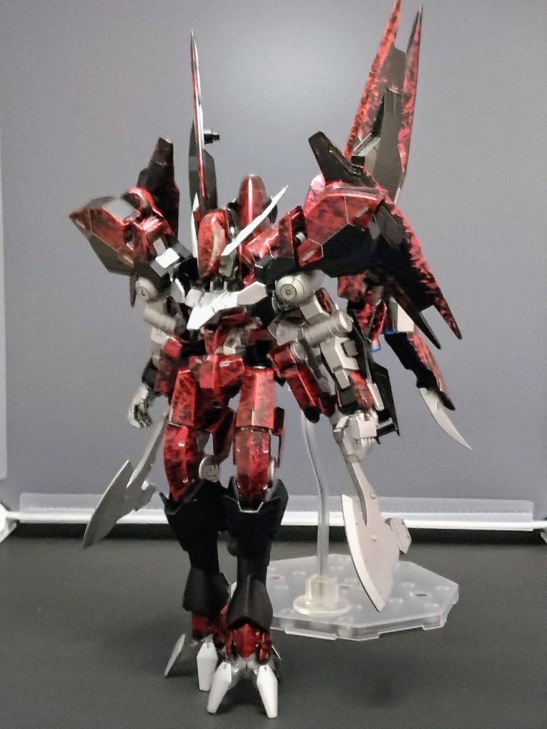 この背面ブースターがとにかく重くて…スタンド無しでのまともな自立はほぼ不可能です笑