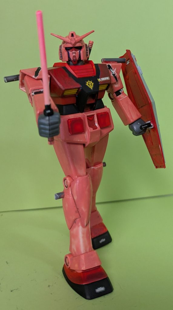 ナガイ「ビームサーベルも持つことができる!」