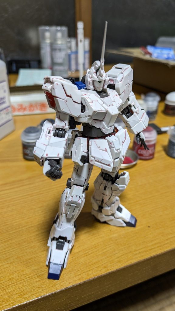 赤系塗料のスミ入れ。なんか微妙でした😅