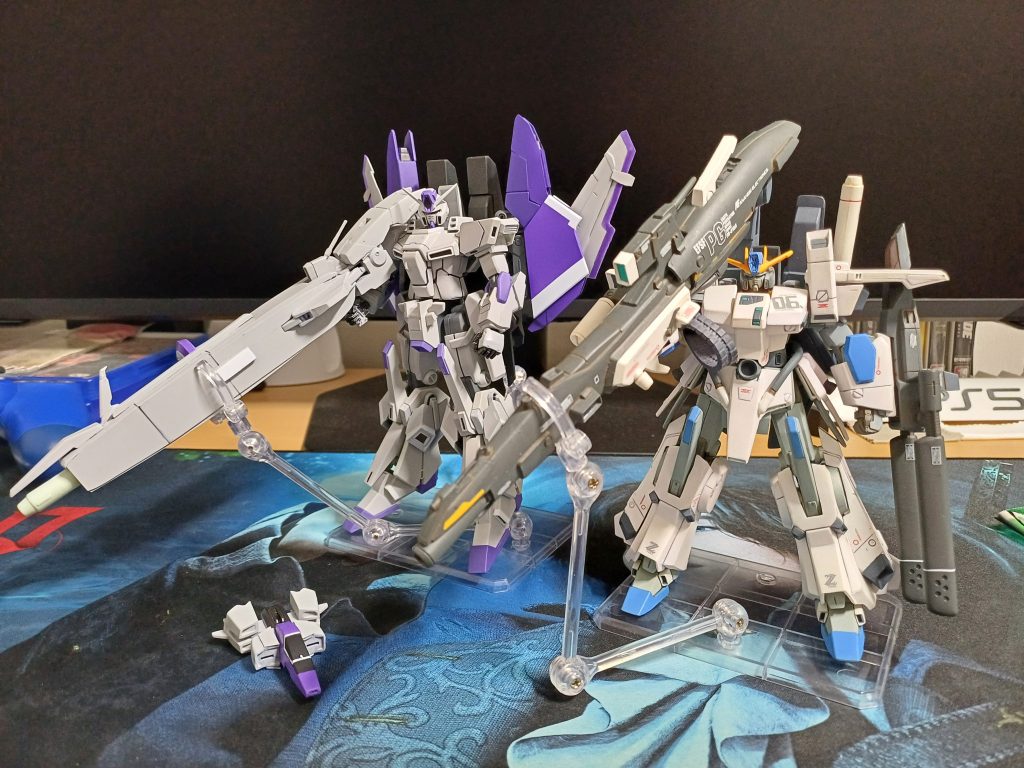 塗装はイラストごとに色が違うので、FAZZとは重ならないように塗装しています。