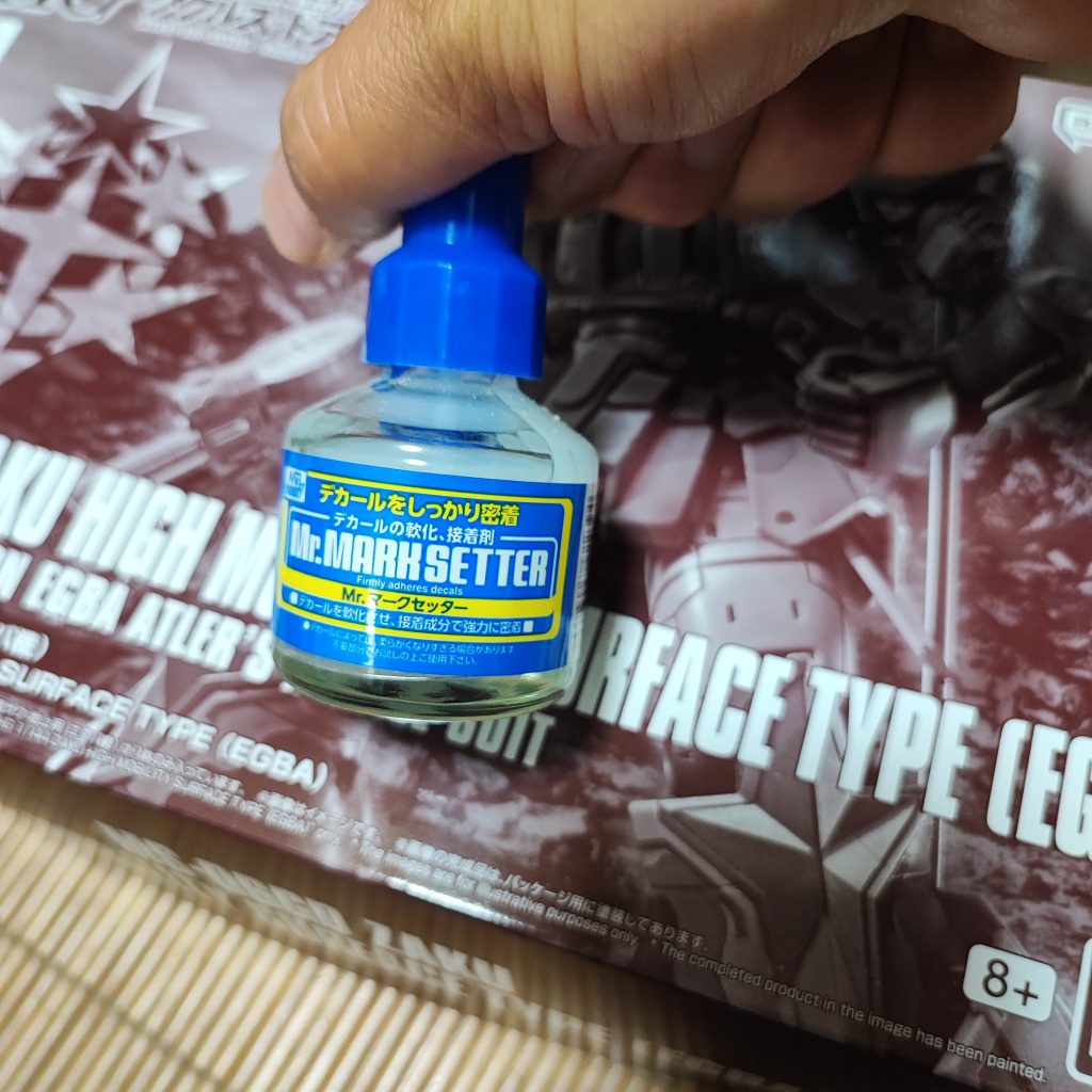 使ったのはMr.マークセッターのみでソフターは要らなかったです。デカール自体の厚みが迷彩柄に関しては結構厚いと思いますね。