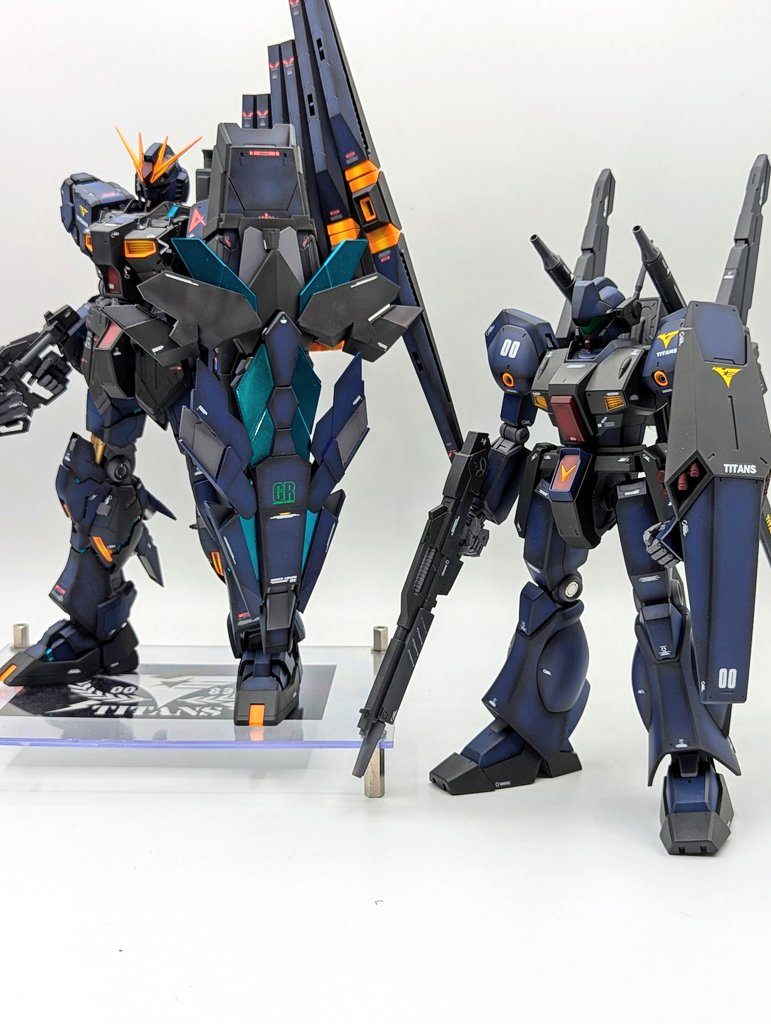 今回ビームマグナムを装備させたかと言いますと、前に作ったジェガンにビームライフルを持たせた為にライフルがなく余っていたビームマグナムを装備させました。ついでにアームドアーマーDEも余っていたのでつけてみました(笑) 