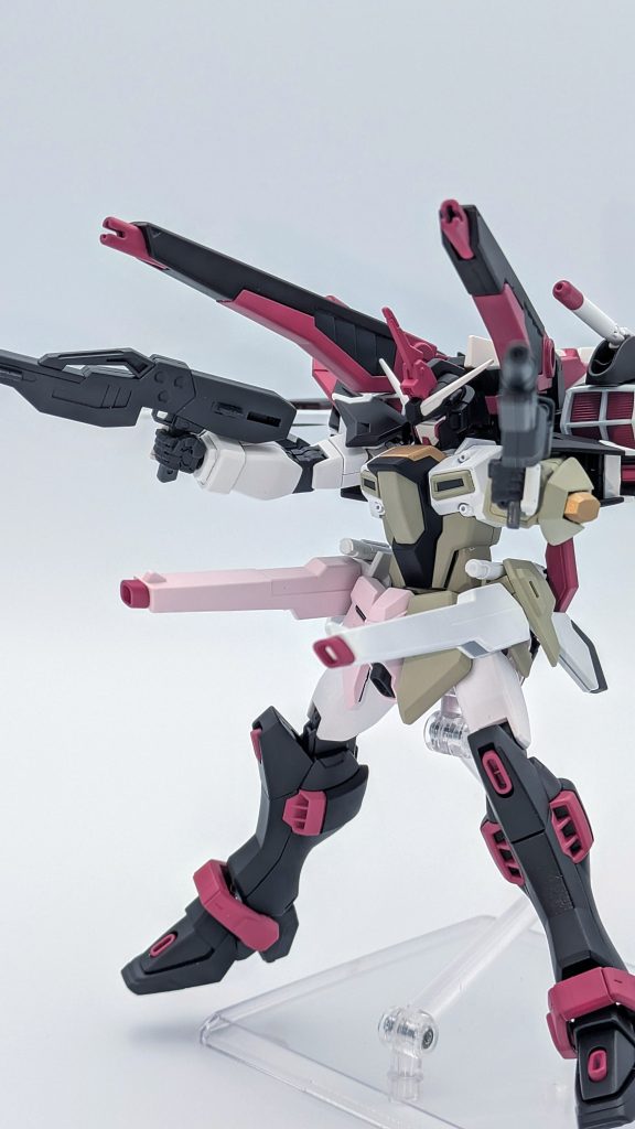 フルバースト。レールガンのスラスター側がリアアーマーのビームブーメランに干渉して上げきれない…。