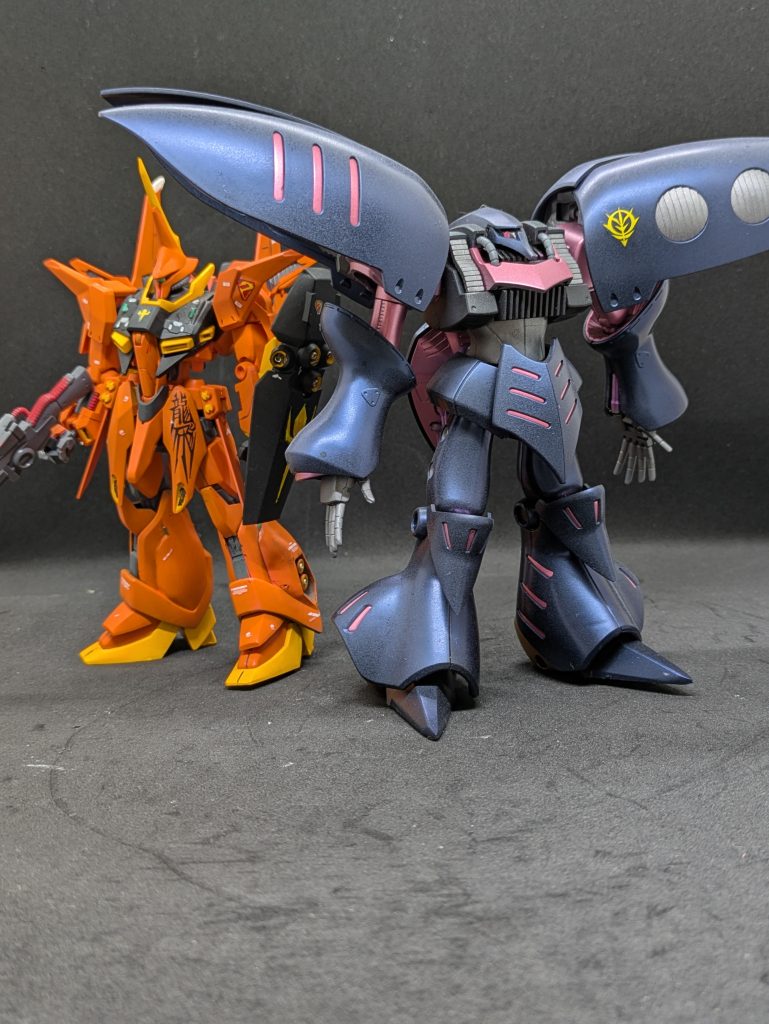 バウ並べてみました。プル登場時はこのツーショットでしたが、並べるとやはりキュベレイの方がデカイですね。