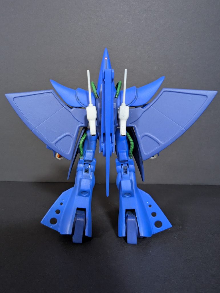 羽根のとこのバーニア吹く部分に薄い青を塗るの忘れてました。まぁいっか。