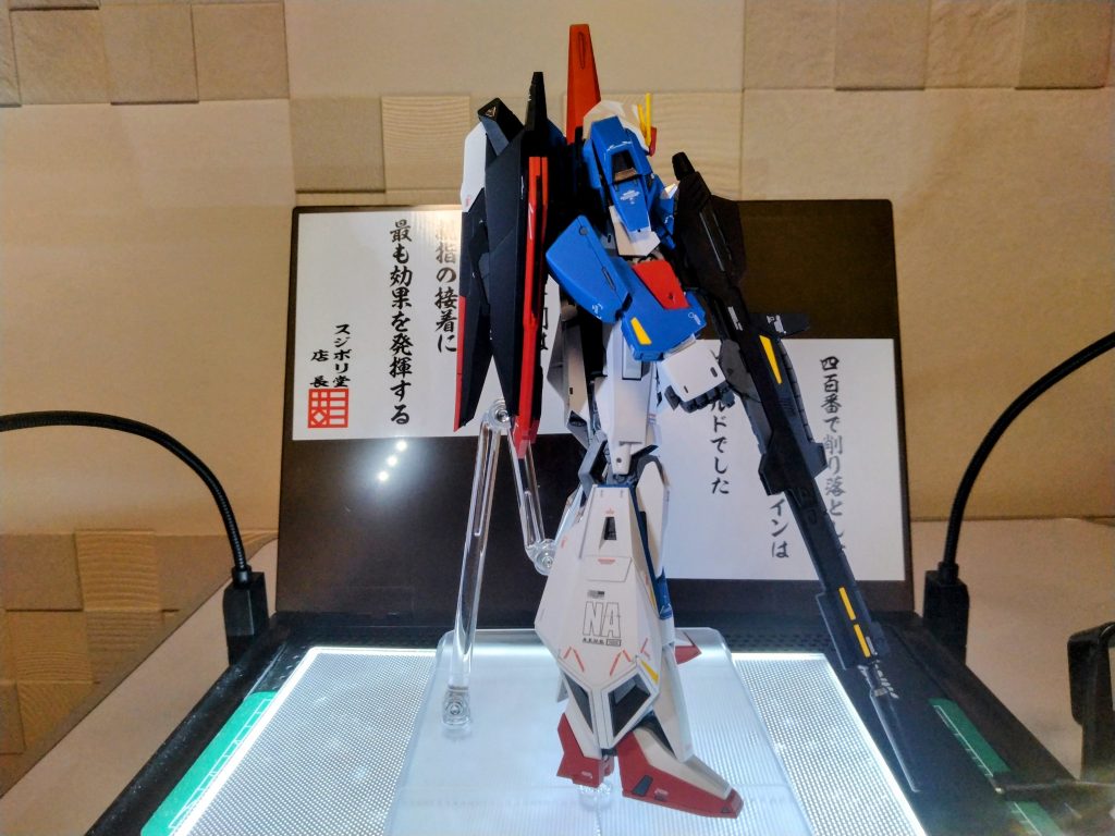 デカールは適度に間引いています。ver.kaはデカールの量が修行レベルですね～(zaku-kao9)